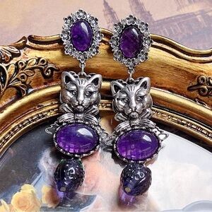 - Vintage natural Amethyst/ Colored glaze cat earrings